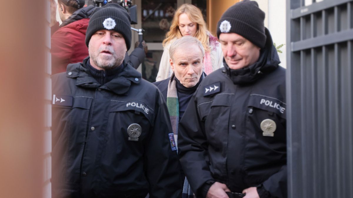 RECENZE: Noční operatér spojil oblíbenou tvář a atraktivní prostředí, napětí chybí